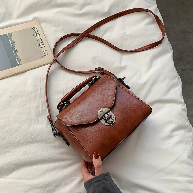 Bolsa Transversal Pequena Marrom Garbo Clarissa - Garboza