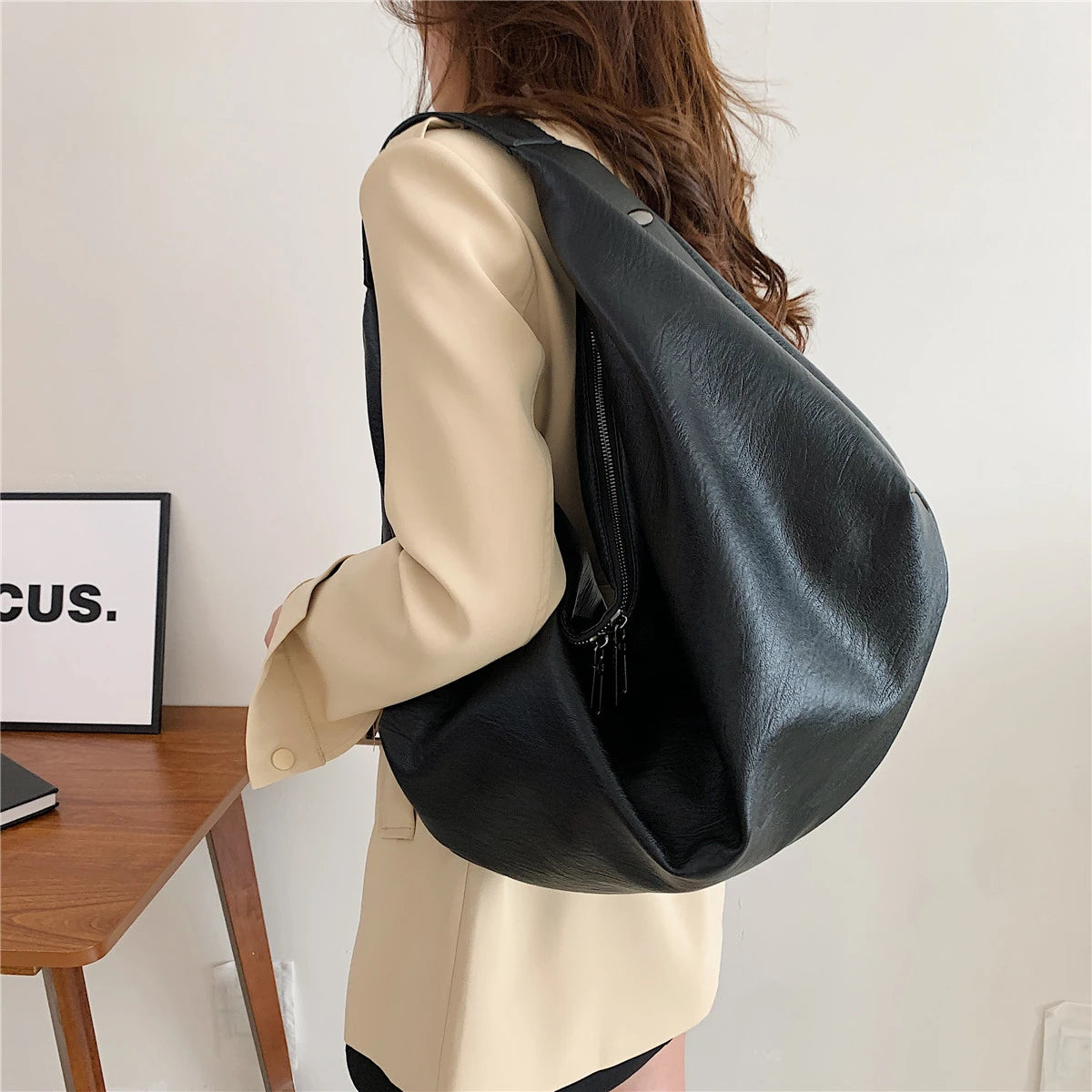 Bolsa Hobo Grande Preto Garbo Karina - Garboza