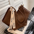 Bolsa Hobo Grande Marrom Garbo Luara - Garboza