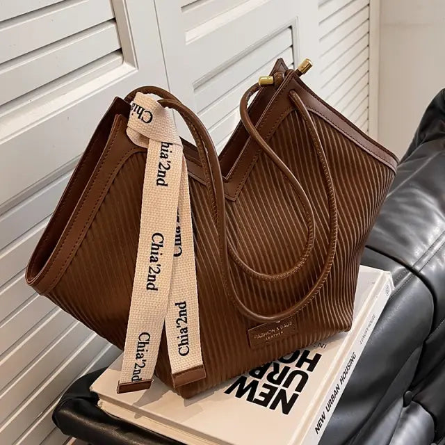 Bolsa Hobo Grande Marrom Garbo Luara - Garboza